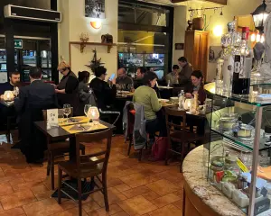 Pubblico in sala di notte
